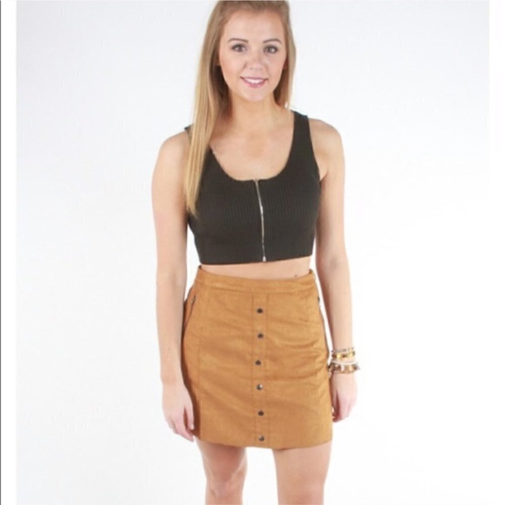Double Zero Women's Size Medium Faux Suede Button Mini Skirt Tan Raw Hem Zipper